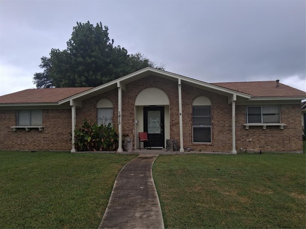 1813 Mission Dr