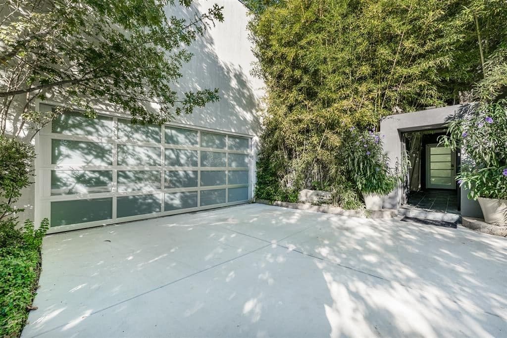 10406 Crestover Dr