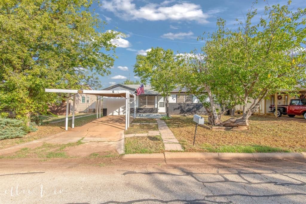 5126 Taos Dr