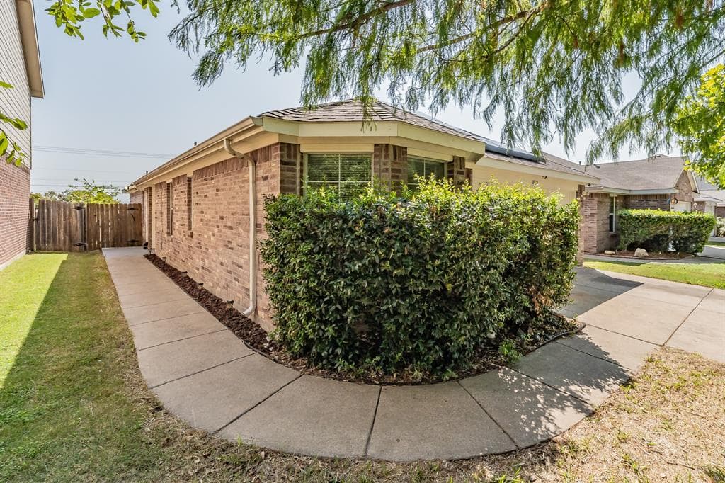 8932 Sunny Hollow Dr