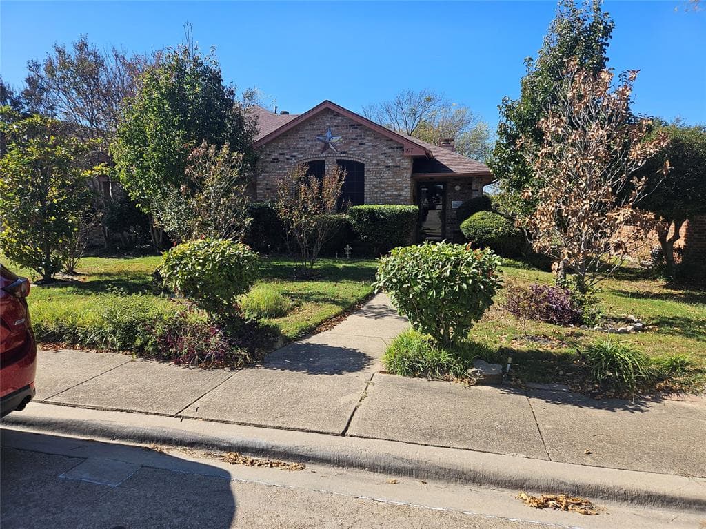 107 Larchbrook Dr