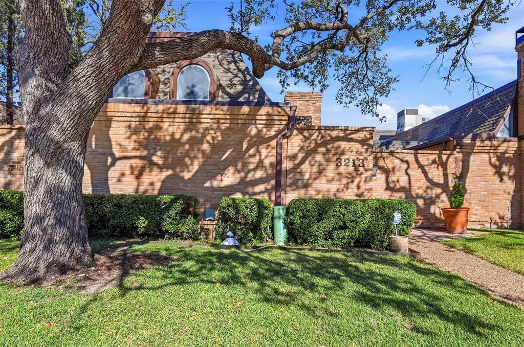 3213 Stonehenge Ln