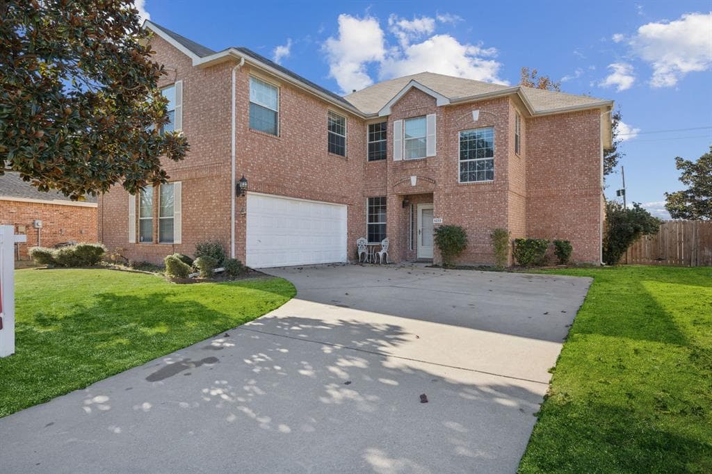 5233 Alta Loma Dr