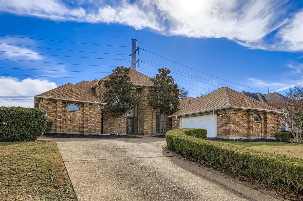 2210 Club Creek Cir