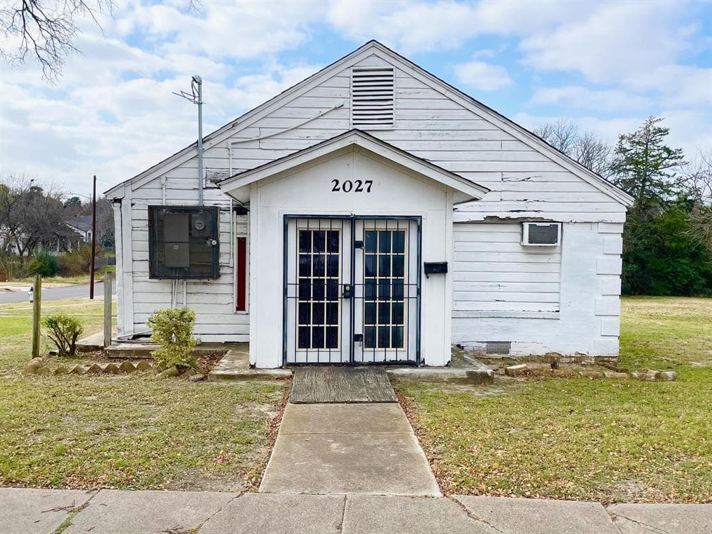 2027 Lamont Ave