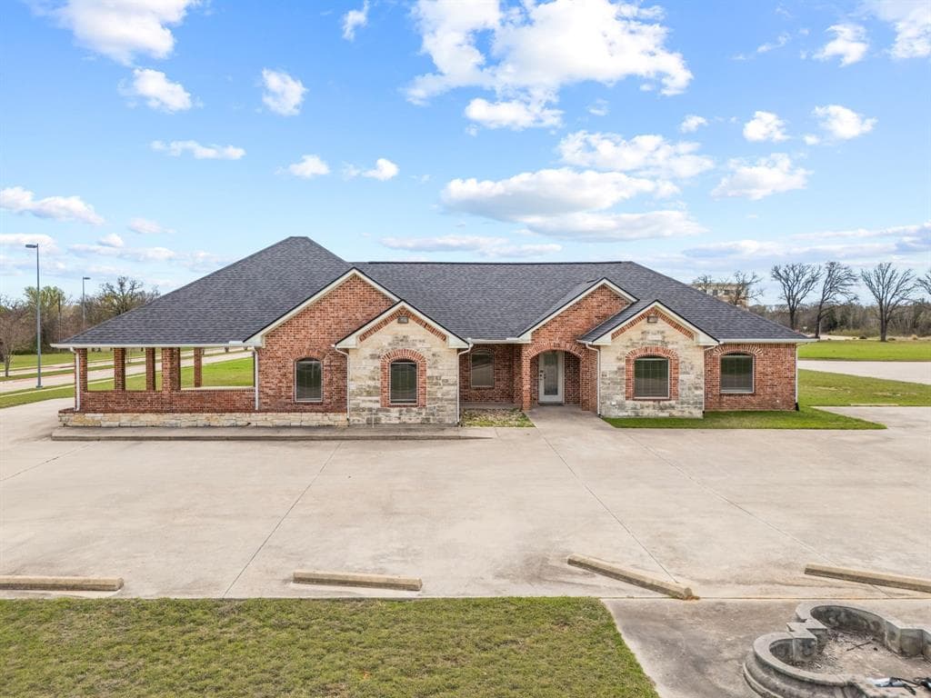 401 Center Court Dr