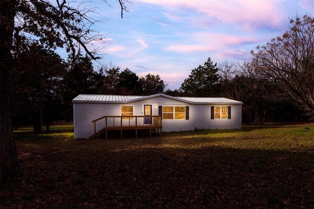 9135 Private Road 5204