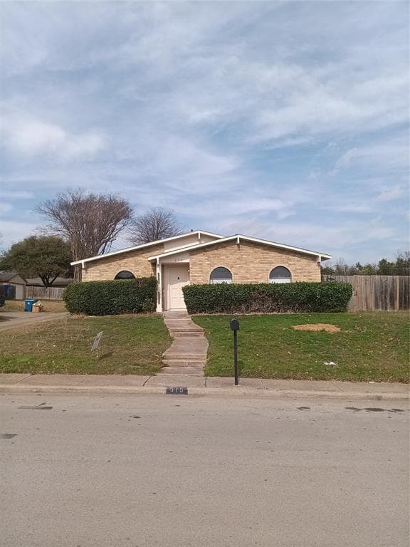 515 Faye St