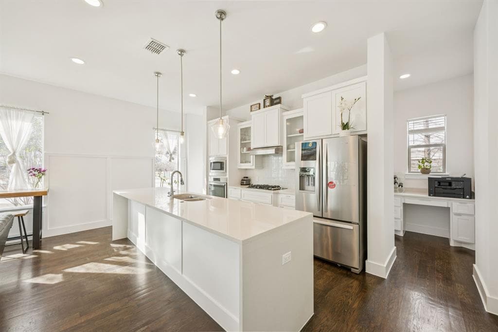 3002 Zenia Dr