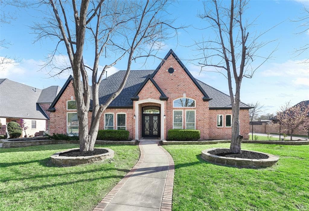 809 Laurel Oaks Ln