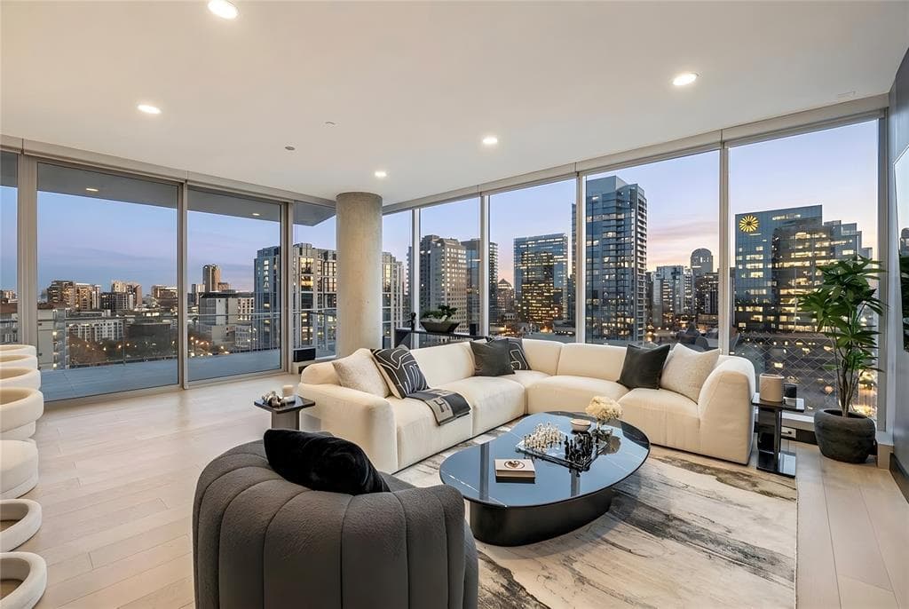 3130 N Harwood St Apt 1606
