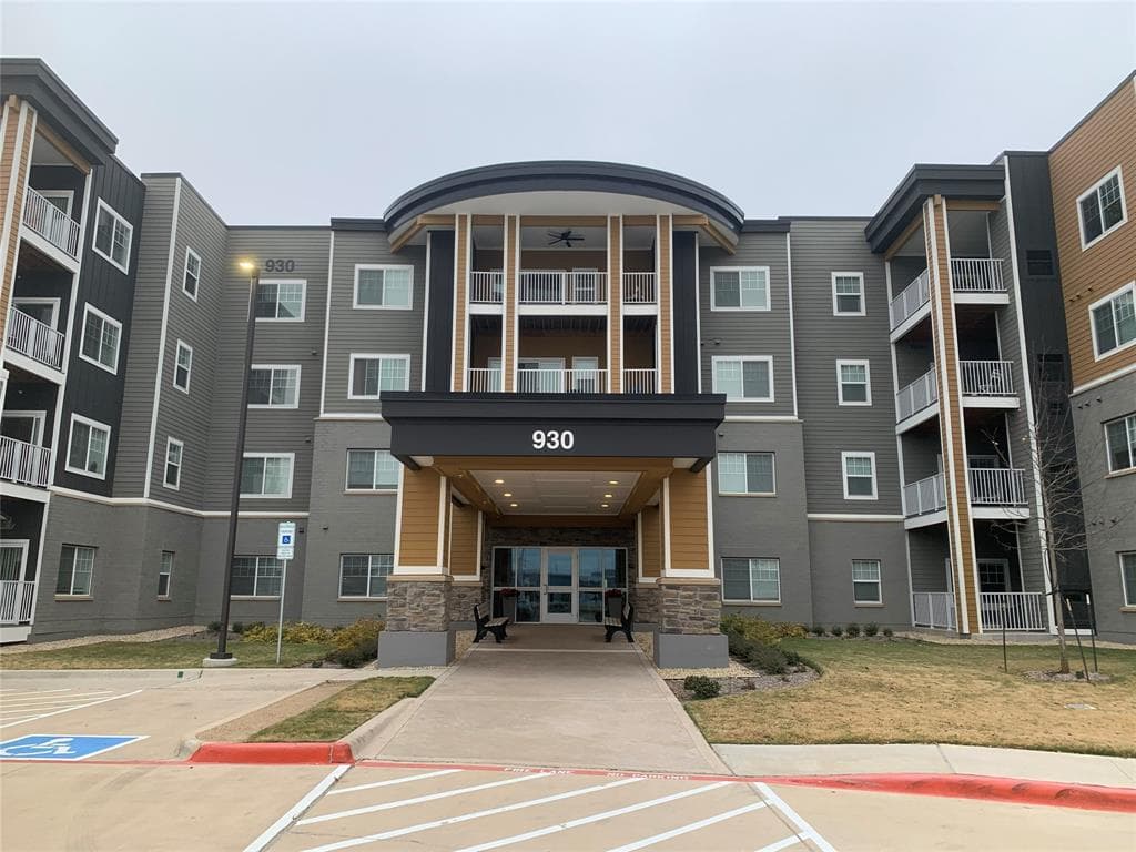 930 Stockton Dr # 414
