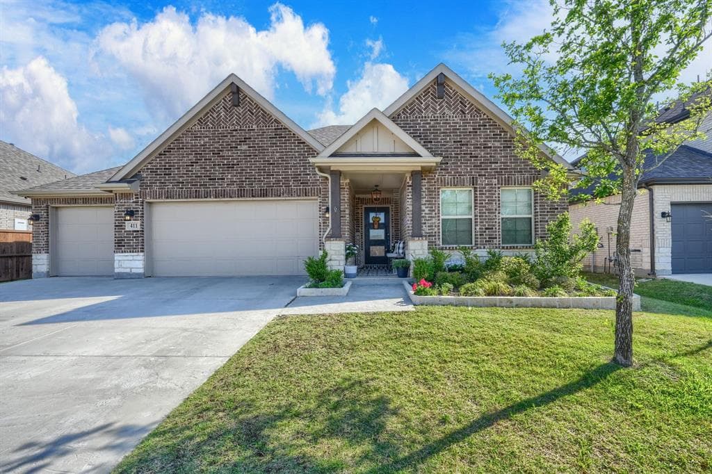 411 Spirehaven Dr