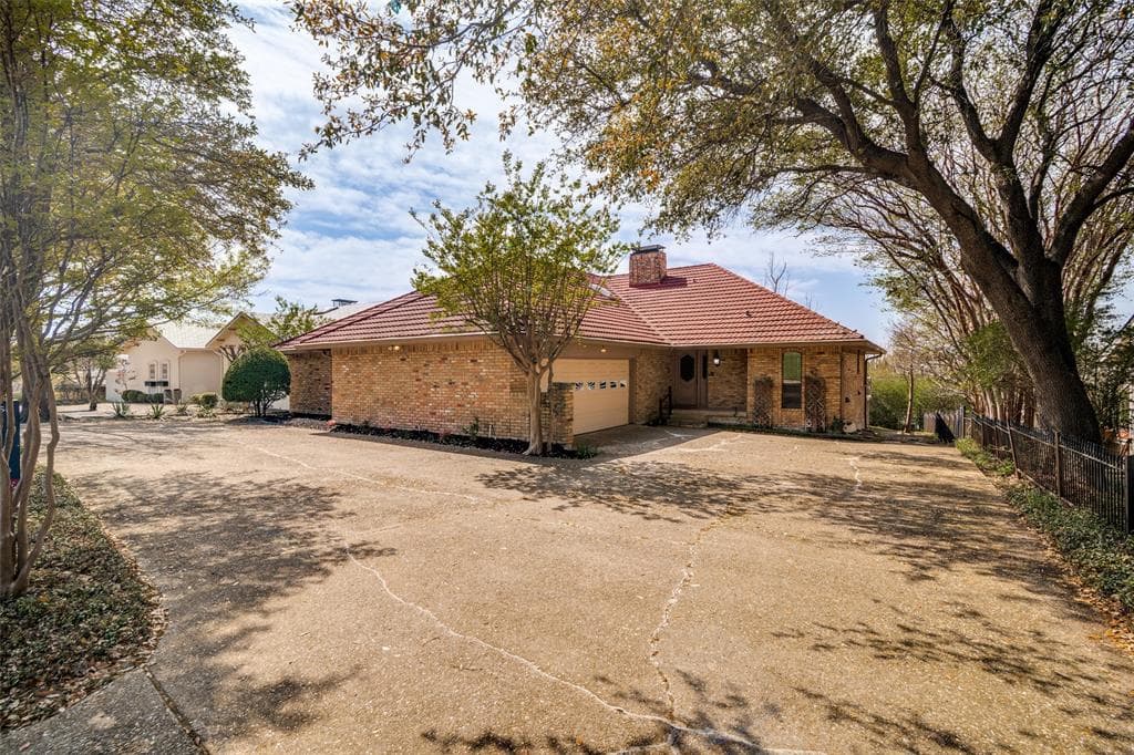 407 Yacht Club Dr