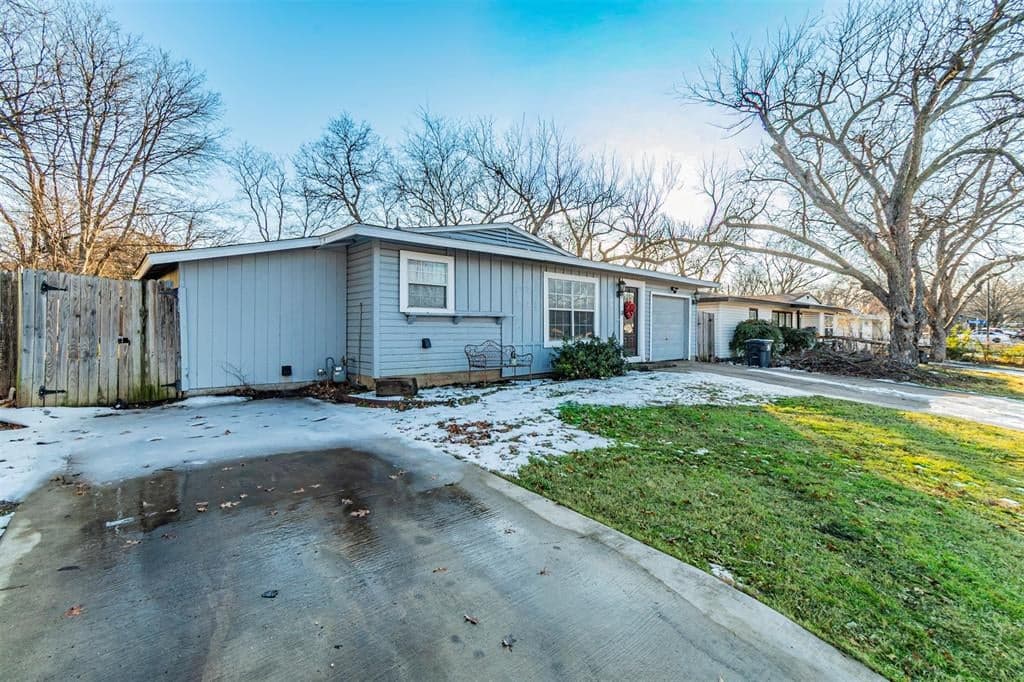 1304 E Inwood Dr