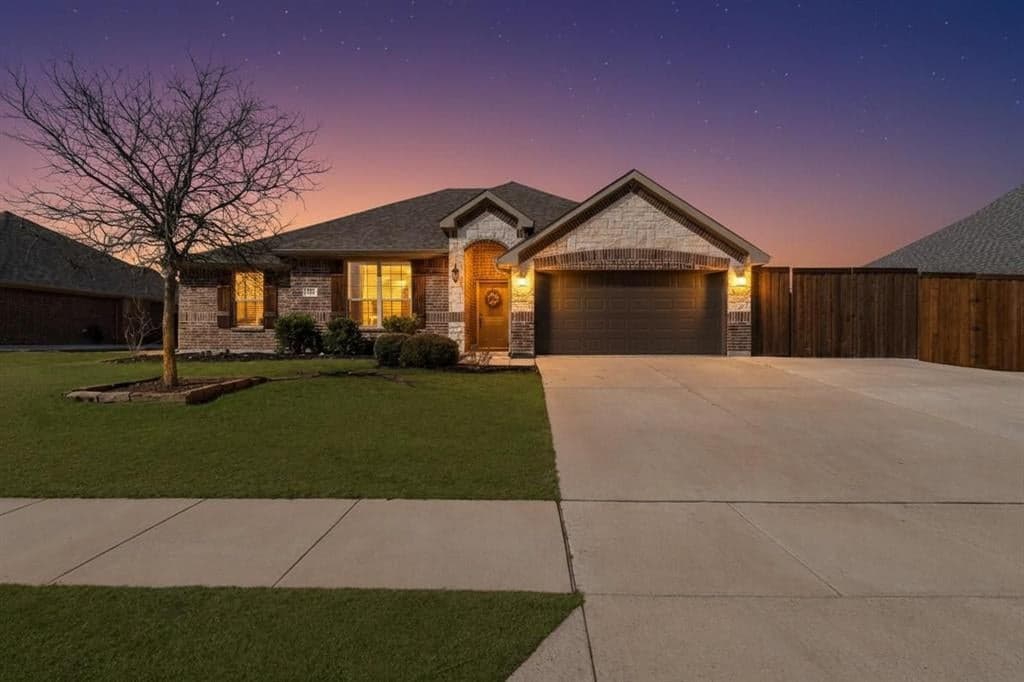 128 Hillcrest Way