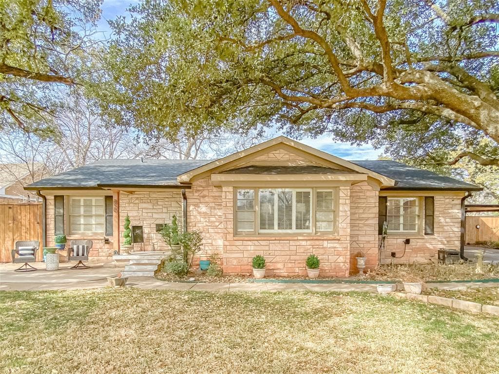 850 Elmwood Dr