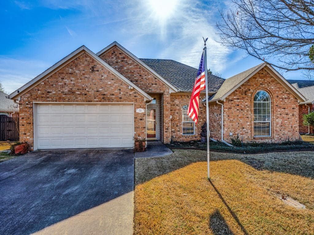 701 Colony Dr