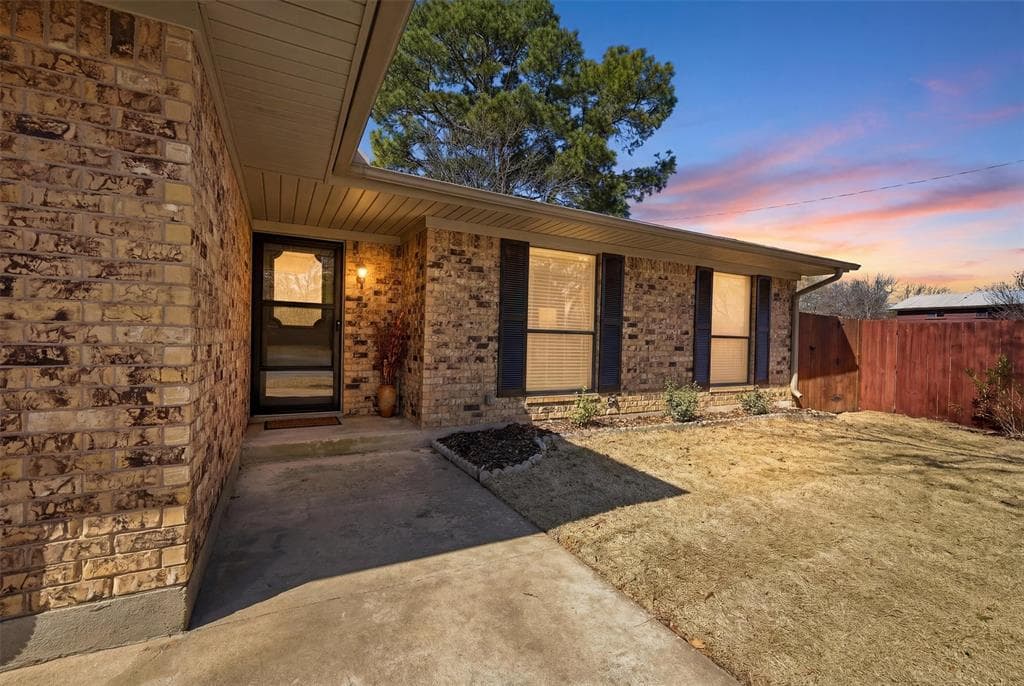 1901 Paula Dr