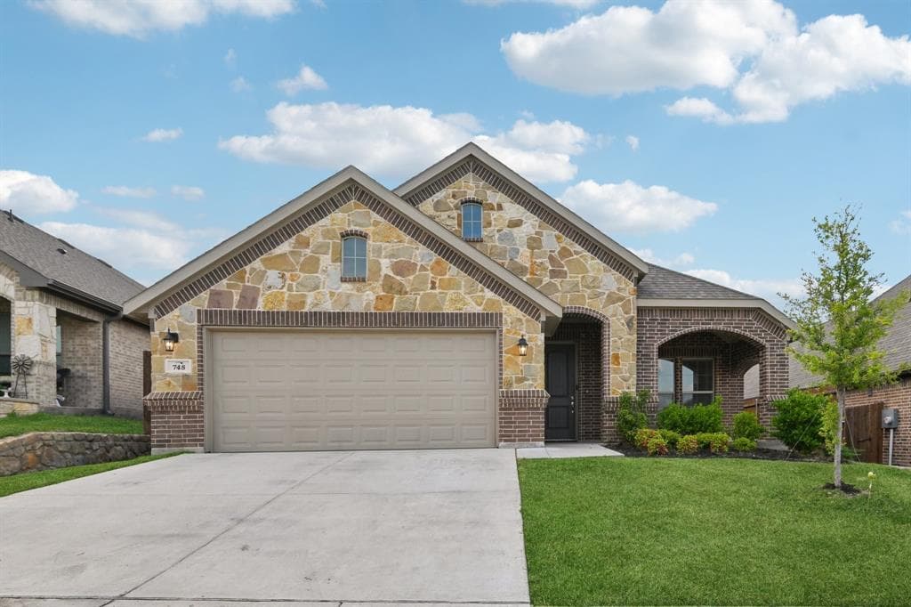 748 Long Iron Dr
