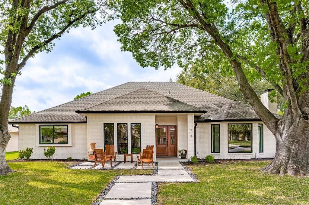 1313 Huntington Dr