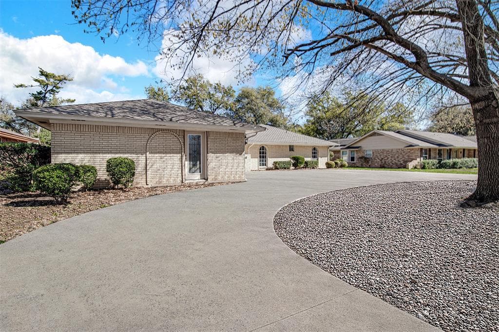 4266 Balboa Dr
