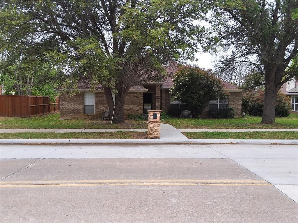 2036 Vista Dr