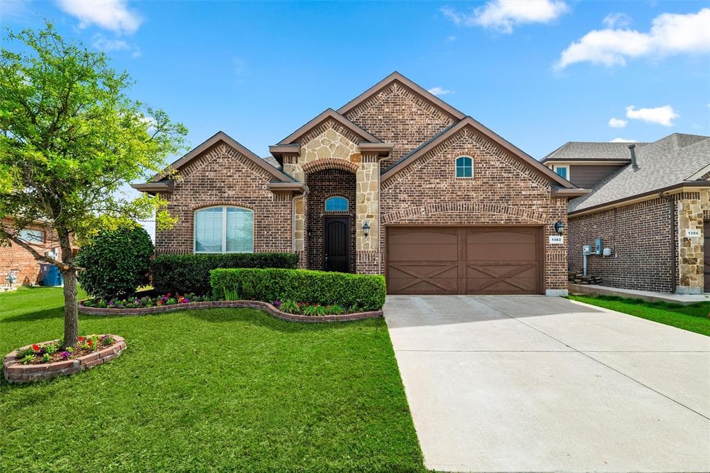 1302 Venezia Ln