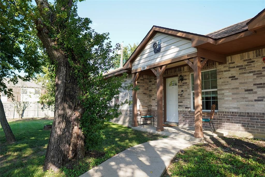 300 S Cottonbelt Ave Apt 3a