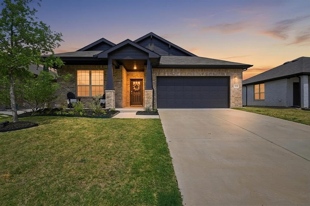 924 Ravenwood Ln