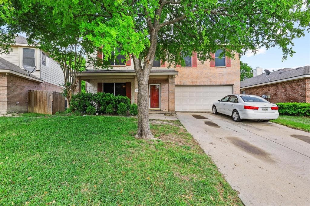 704 Acacia Dr