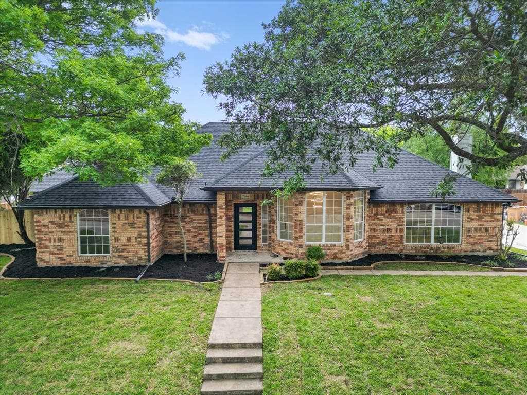 7306 Lynn Dr