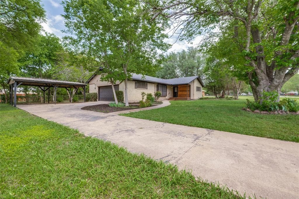 1533 E Springcrest Cir