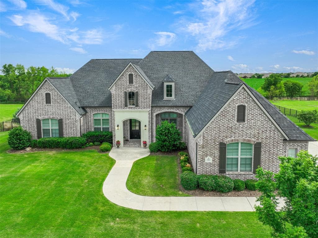 5203 Westfield Dr