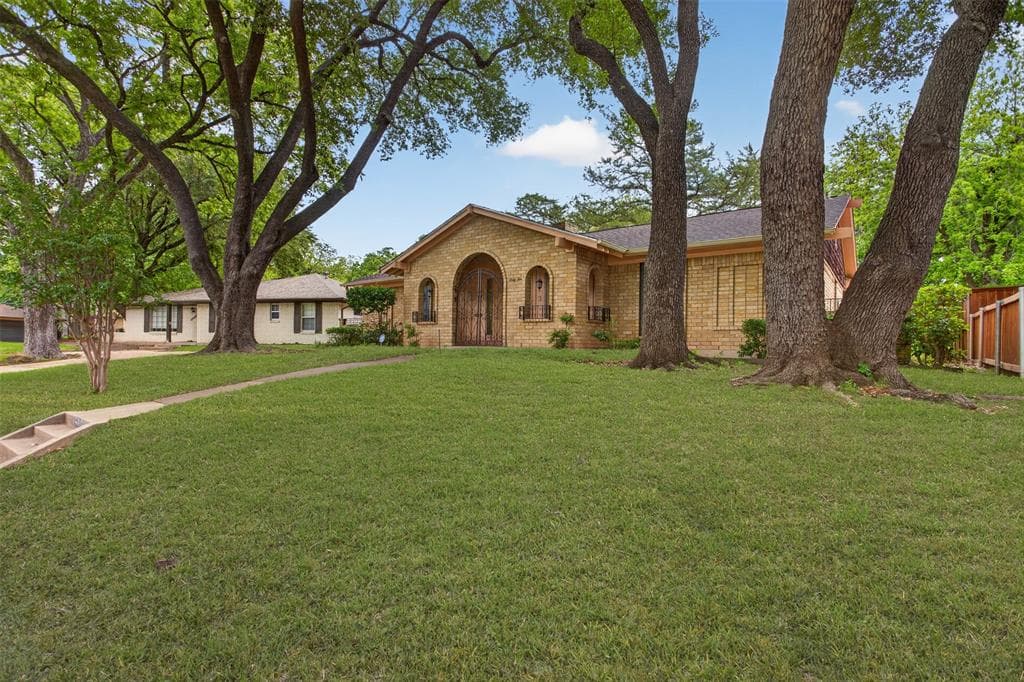 6010 Hunters View Ln