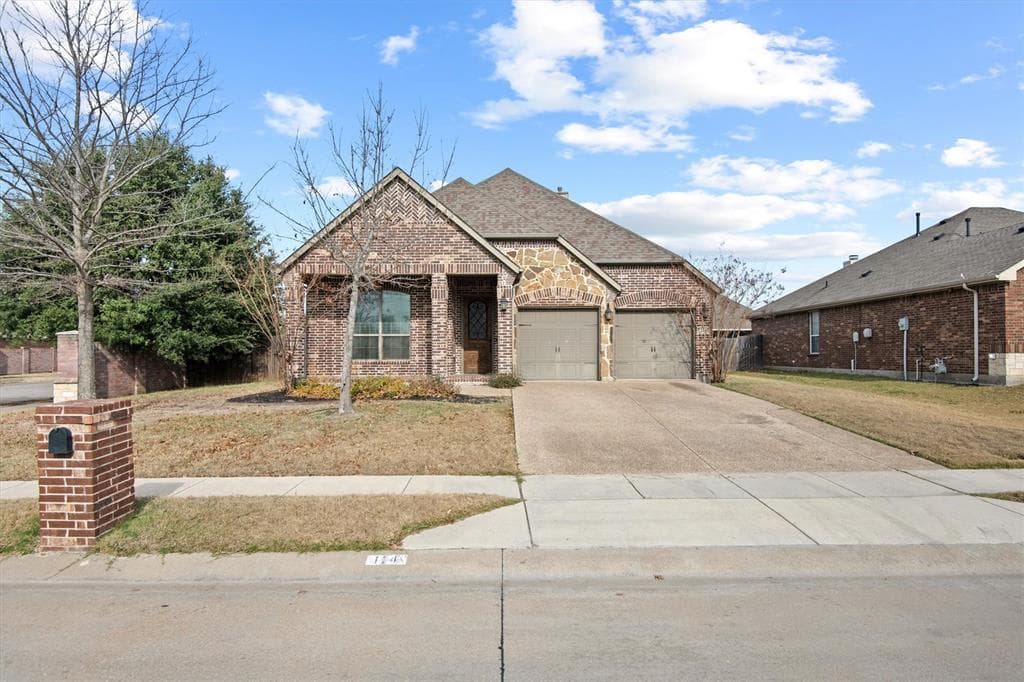 114 Thoroughbred St