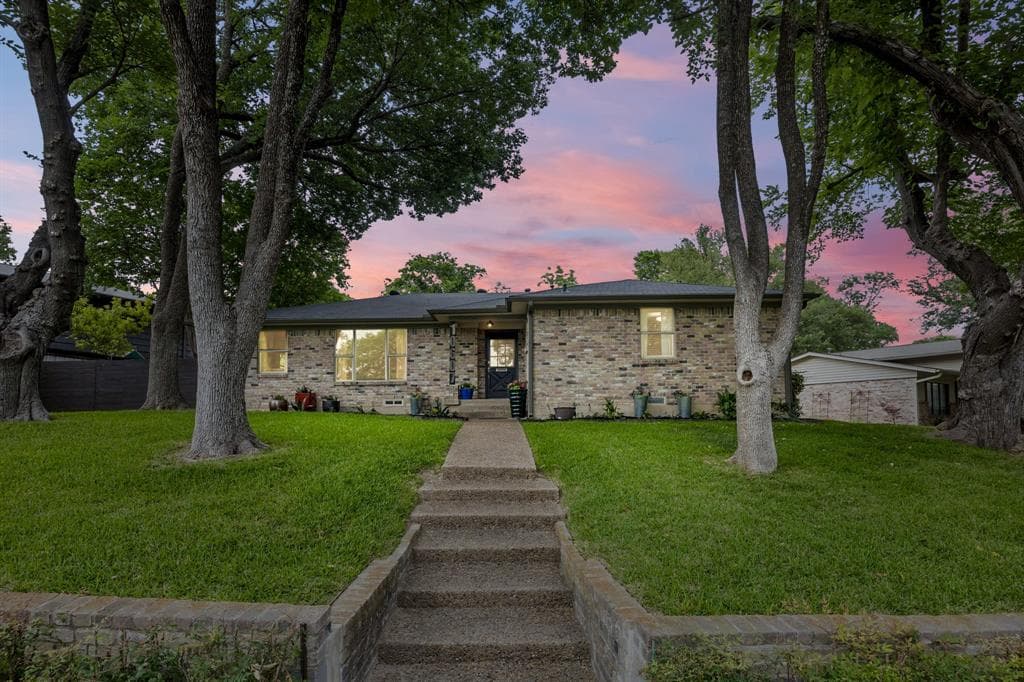10607 Maplegrove Ln