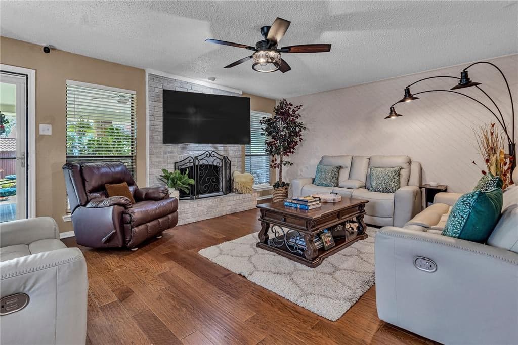 1732 Mayflower Dr