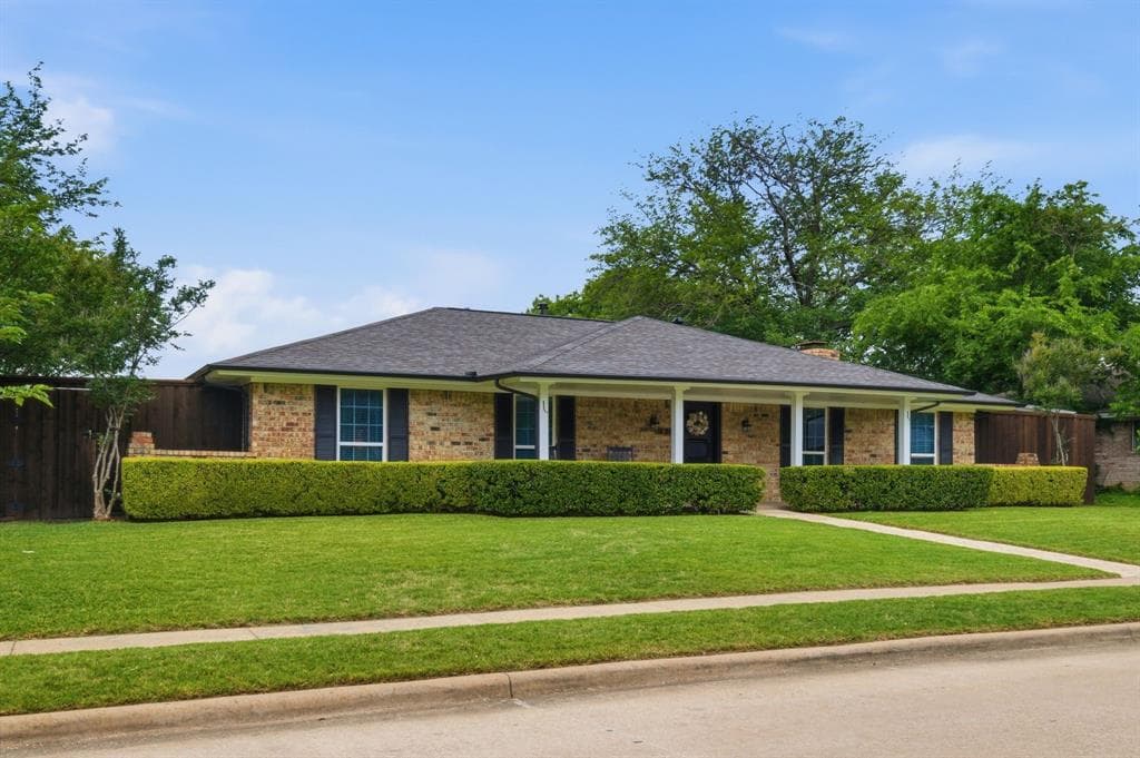 1911 Wisteria Way