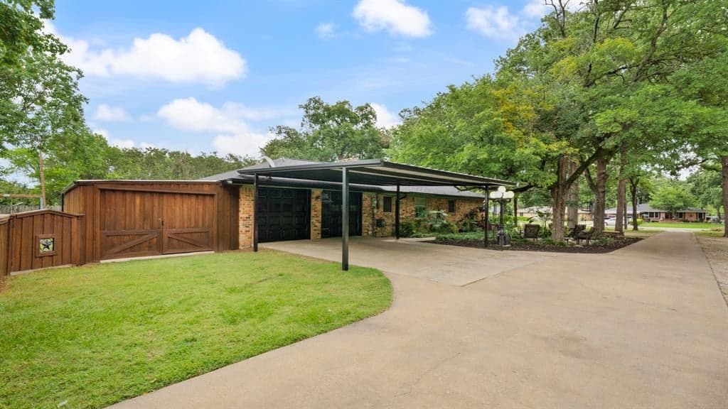 313 Shadywood Ln