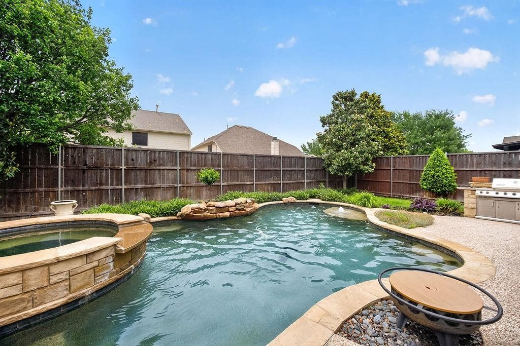 5804 Silver Leaf Dr