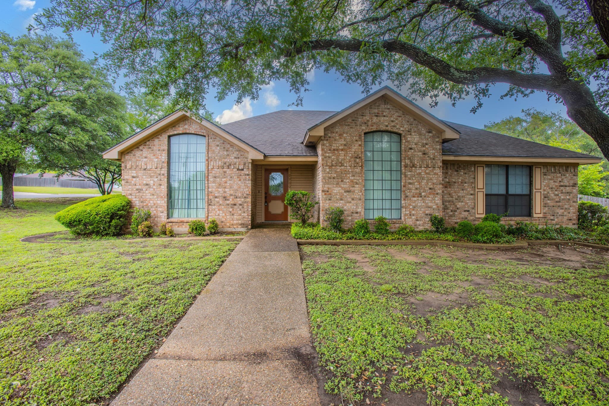 9900 Oak Ridge Cir