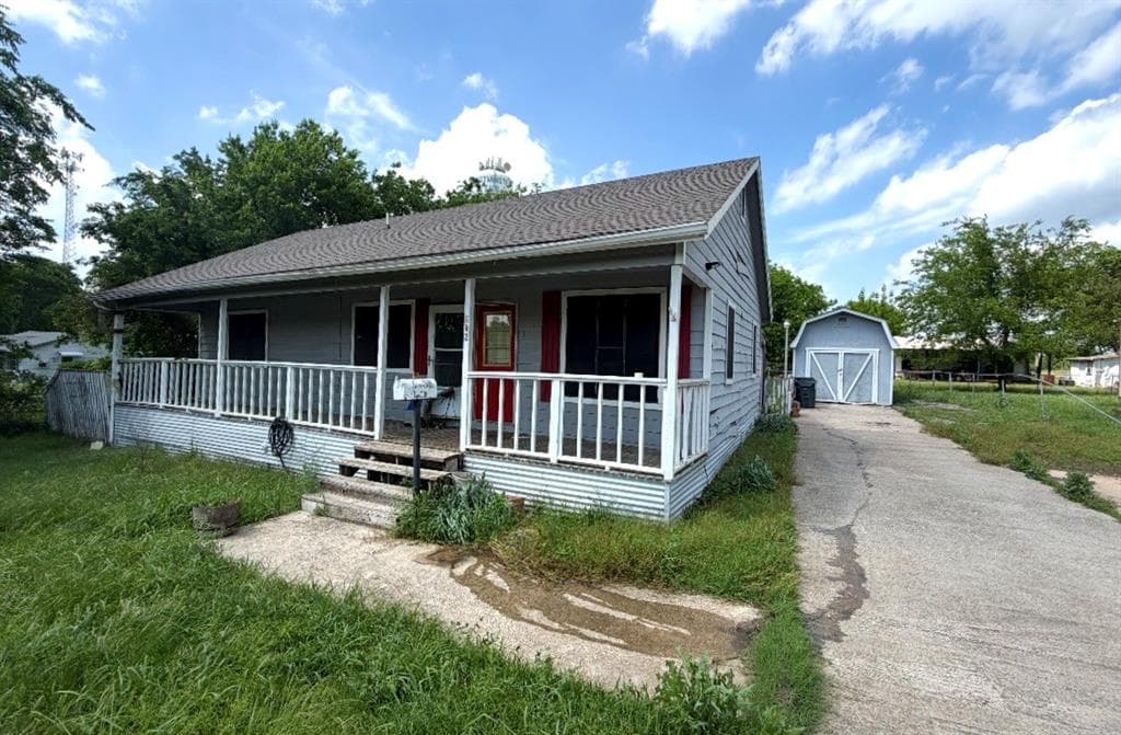 602 E Austin