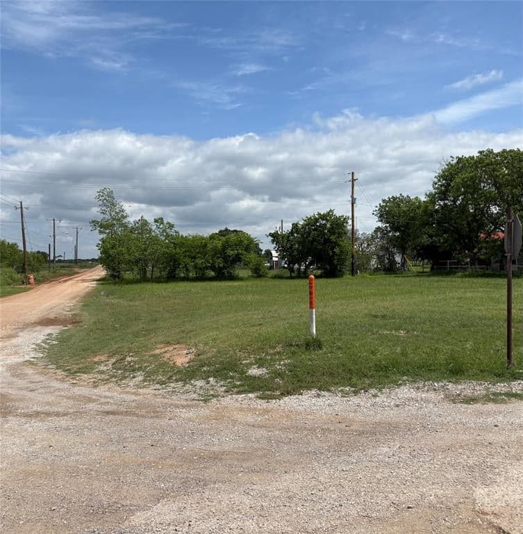 1202 Desdemona Blvd