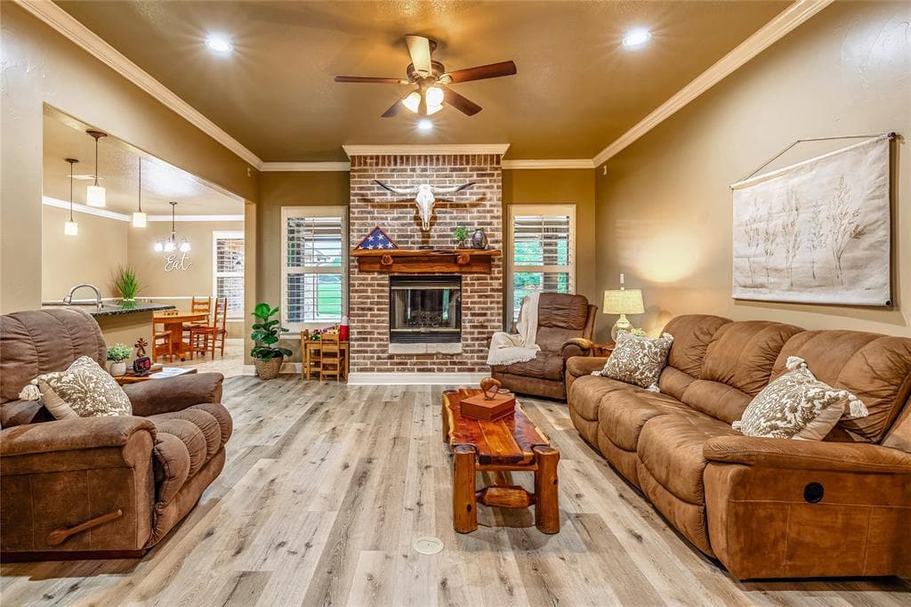 136 Oakwood Ct