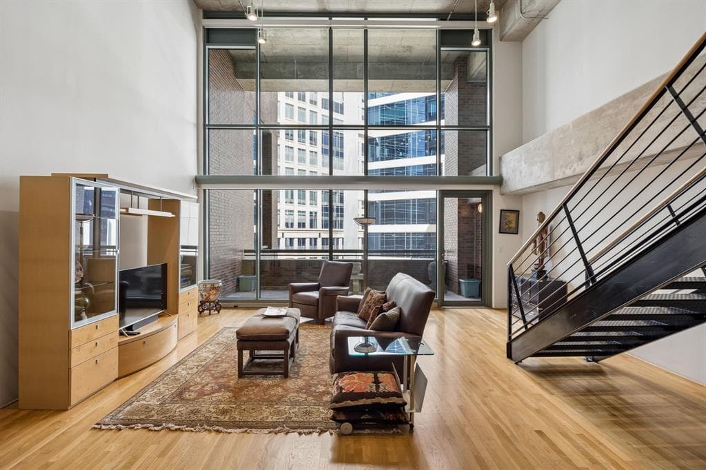 1999 Mckinney Ave Apt 605