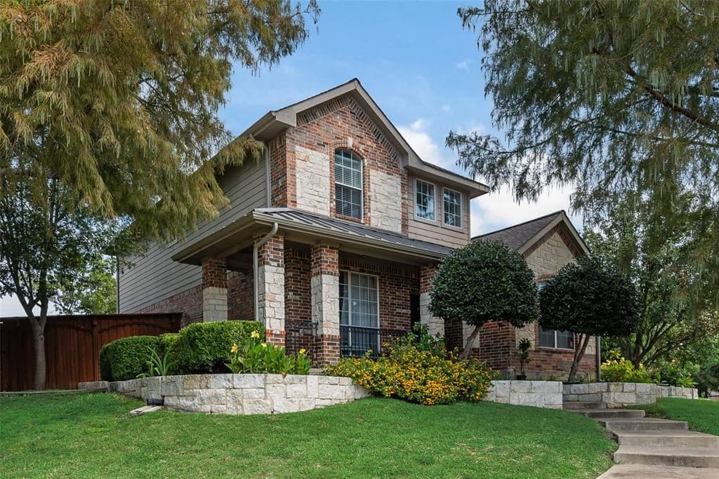2240 Garden Crest Dr
