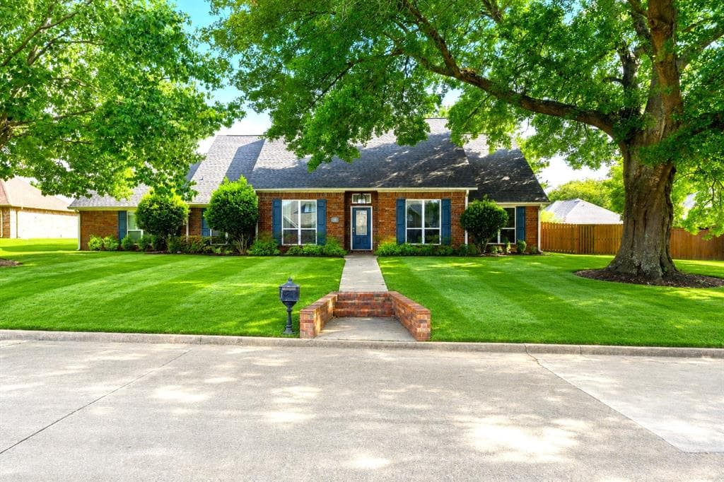 216 Turnberry Cir