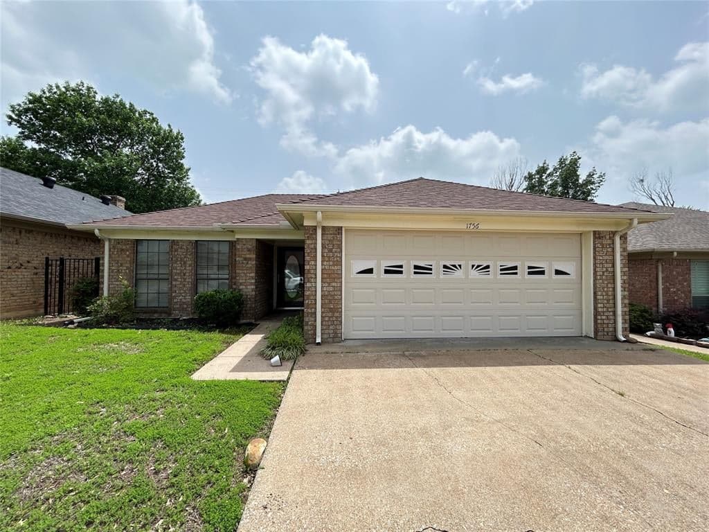 1756 Red Oak Cir