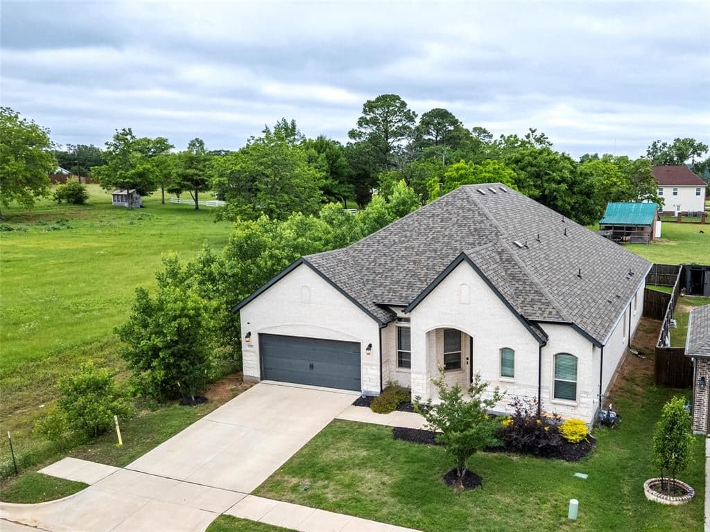 1237 Levee Ln